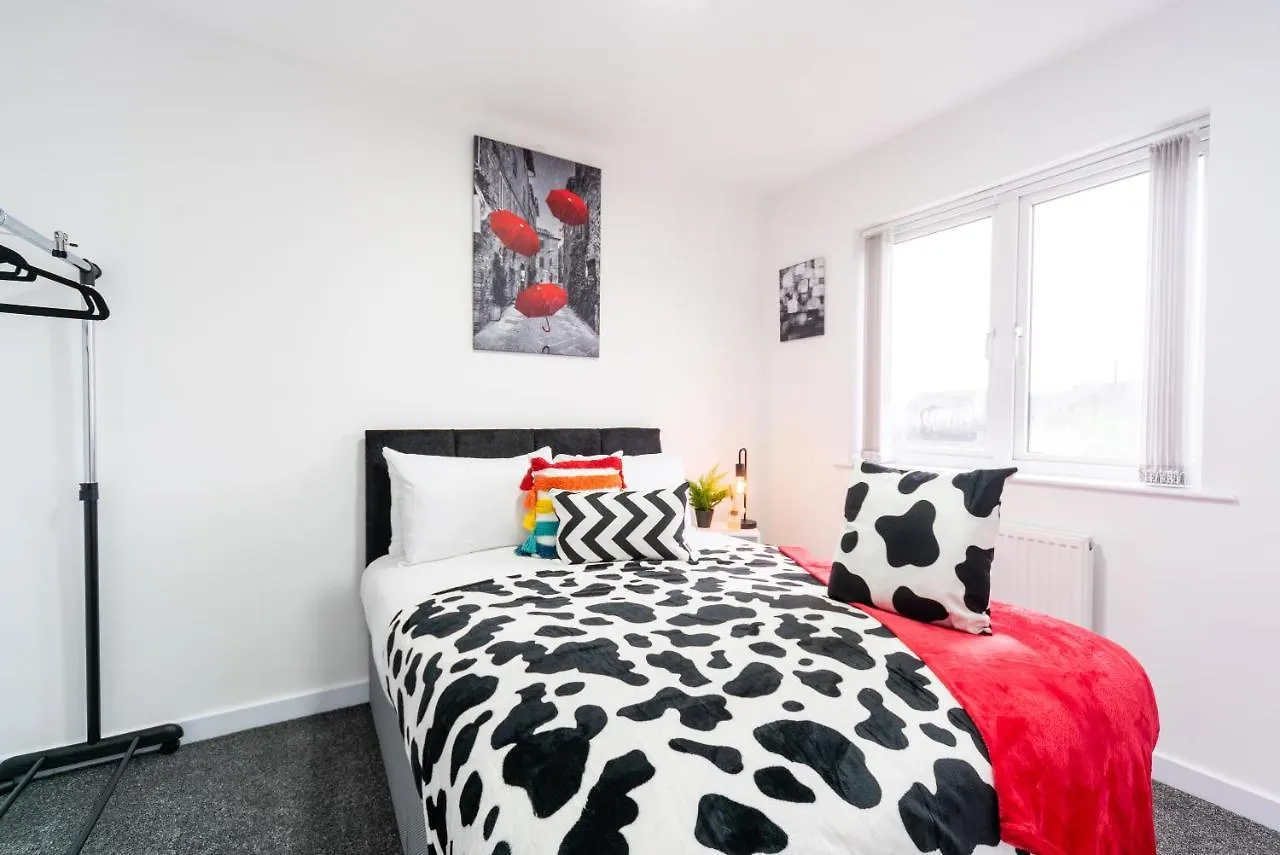 קינגסטון אפון הול Nhyira Private Parking Chic Three Bedrooms Garage 2 Shower Rooms Classy Home קינגסטון אפון הול