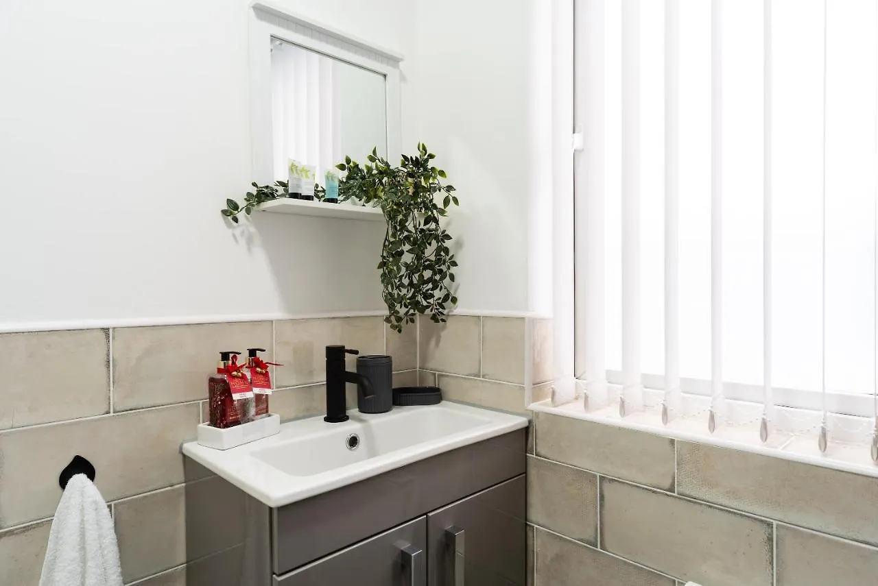 בית נופש קינגסטון אפון הול Nhyira Private Parking Chic Three Bedrooms Garage 2 Shower Rooms Classy Home בריטניה