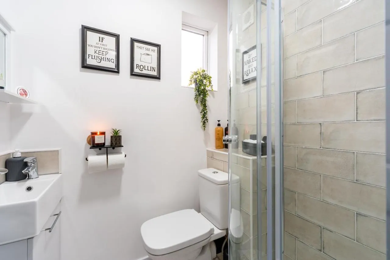 בית נופש קינגסטון אפון הול Nhyira Private Parking Chic Three Bedrooms Garage 2 Shower Rooms Classy Home