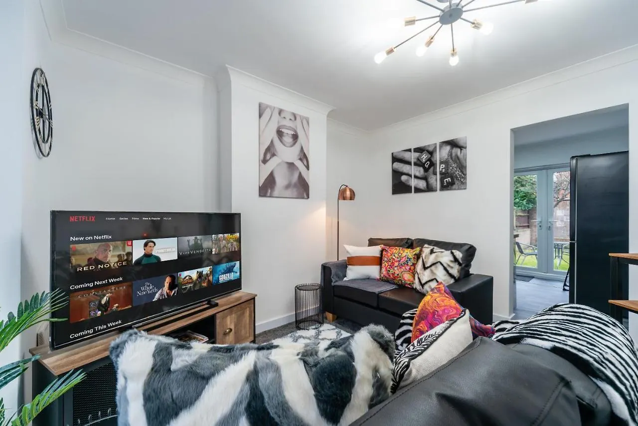 Nhyira Private Parking Chic Three Bedrooms Garage 2 Shower Rooms Classy Home Kingston upon Hull Vakantiehuis