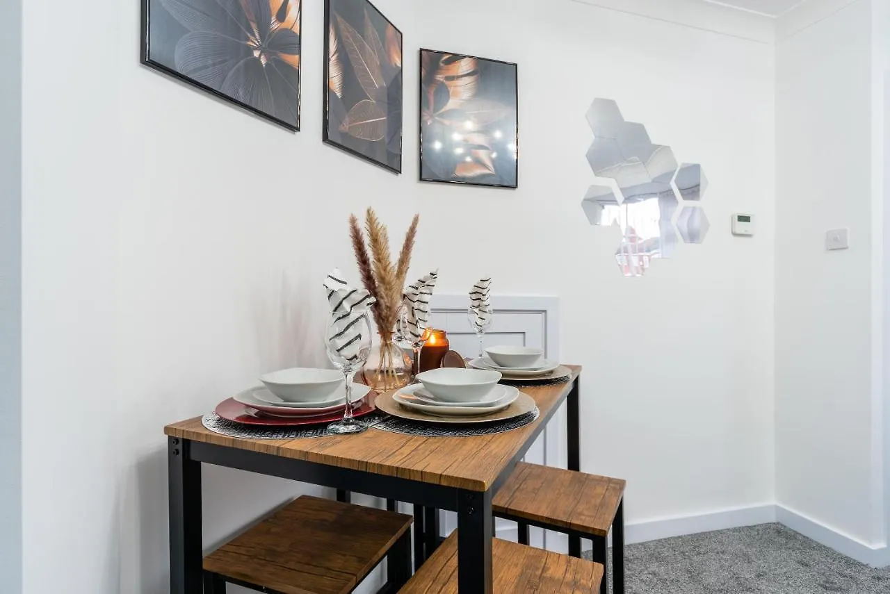 Nhyira Private Parking Chic Three Bedrooms Garage 2 Shower Rooms Classy Home Kingston upon Hull Vakantiehuis