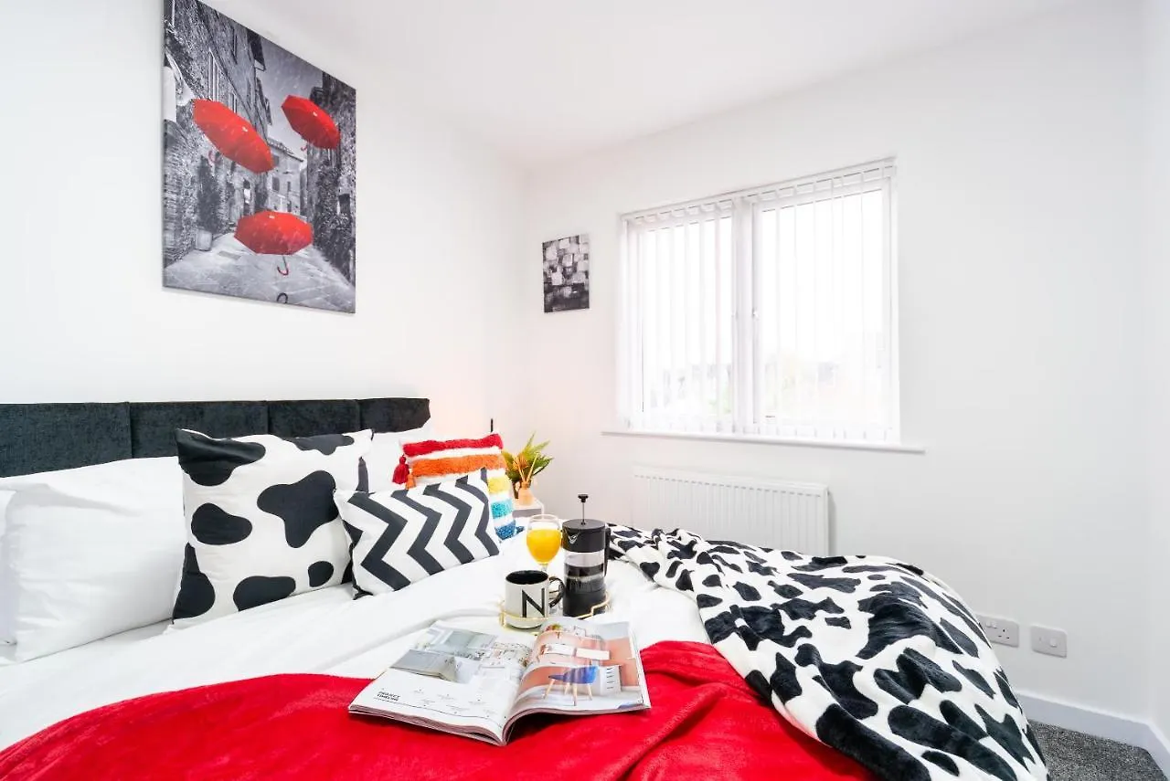 Nhyira Private Parking Chic Three Bedrooms Garage 2 Shower Rooms Classy Home Kingston upon Hull 0*,
